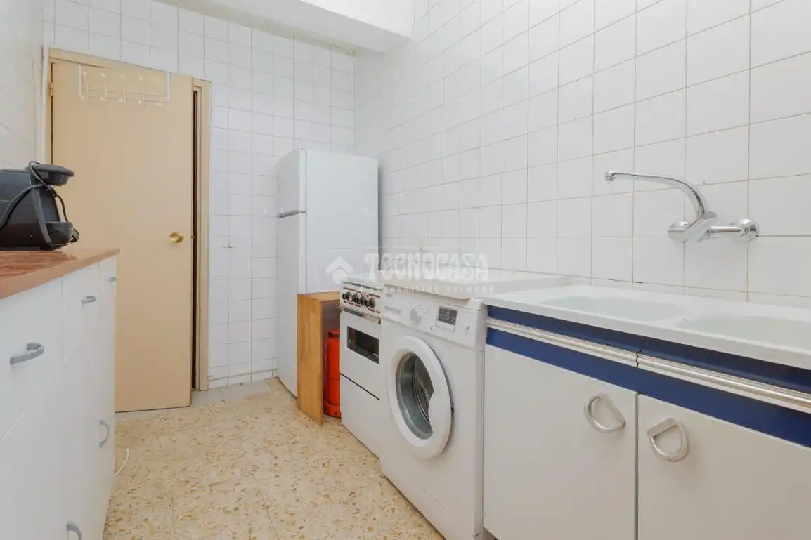 Kitchen of Flat for sale in Madrid  with Heating, Parquet flooring and Terrace