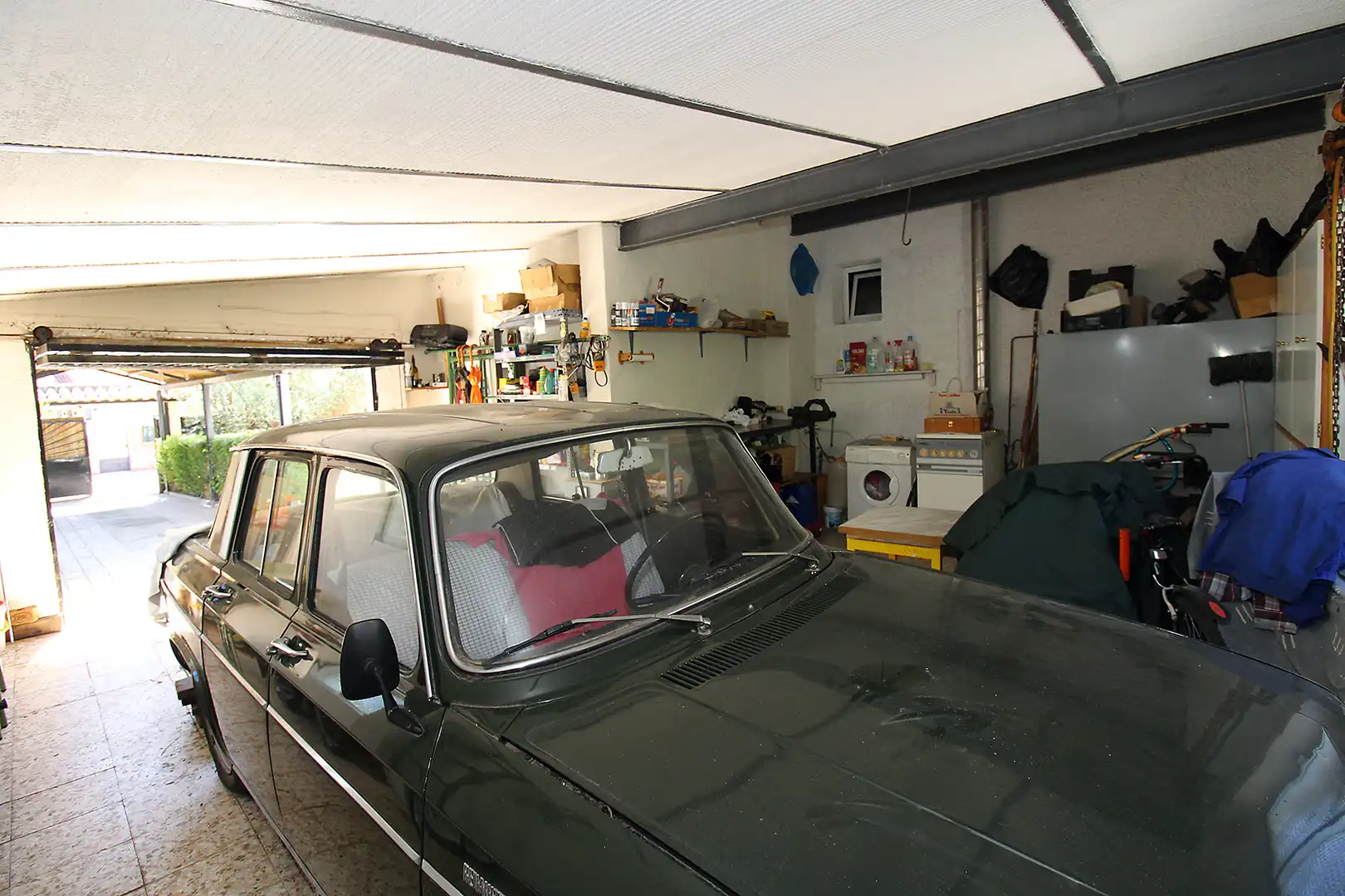 Parkplatz von Einfamilien-Reihenhaus zum Verkauf in Torremocha de Jarama mit Heizung, Privatgarten und Internet