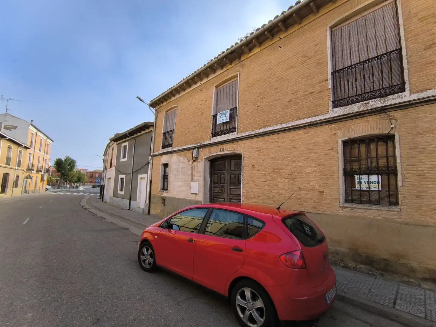 Vista exterior de Casa o xalet en venda en Villarramiel amb Calefacció, Jardí privat i Terrassa