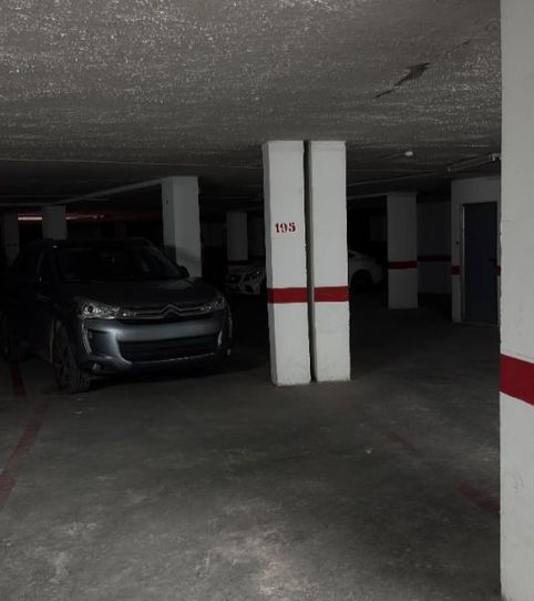 Foto 2 de Garatge de lloguer a Avinguda Dels Furs, 15, Parque de la Bombilla, Llíria