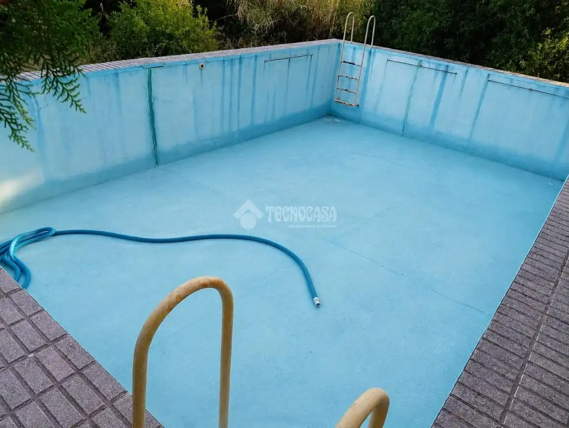 Swimming pool of Country homes for sale in Arahal  with Swimming Pool