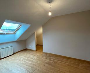 Schlafzimmer von Dachboden zum verkauf in Moraña mit Heizung