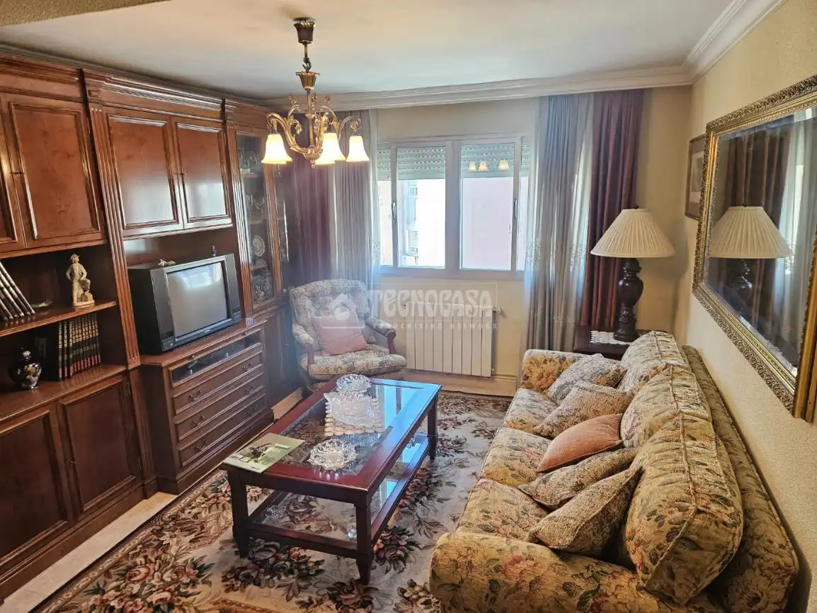 Sala d'estar de Pis en venda en  Madrid Capital amb Calefacció i Moblat