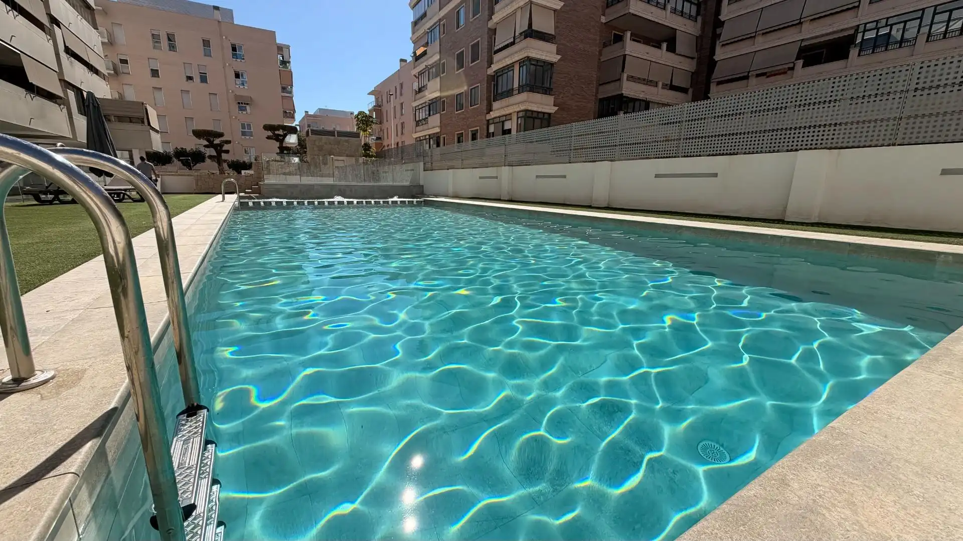 Schwimmbecken von Dachboden zum Verkauf in Elche / Elx mit Heizung, Terrasse und Abstellraum