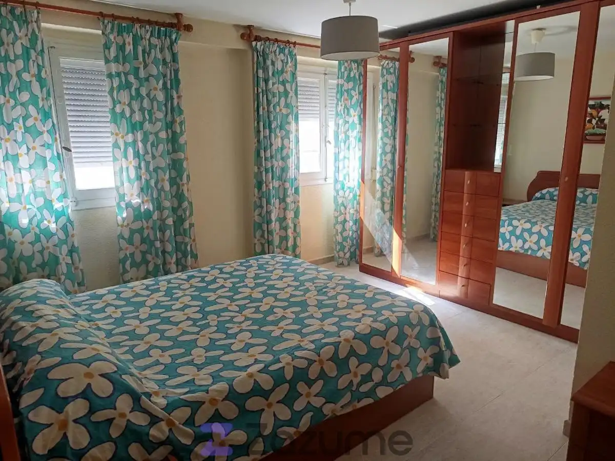 Schlafzimmer von Wohnung zur Miete in Valencia mit Möbliert, Ofen und Waschmaschine