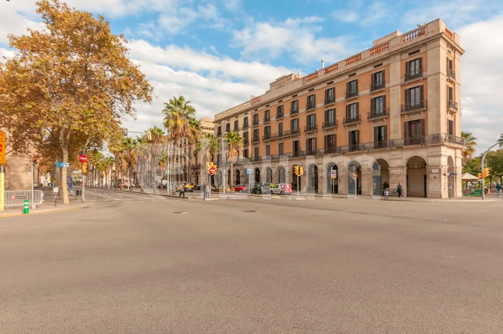 Vista exterior de Edifici en venda en Barcelona