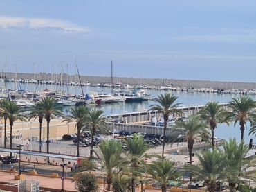 Flat with pool to rent in Puerto Deportivo