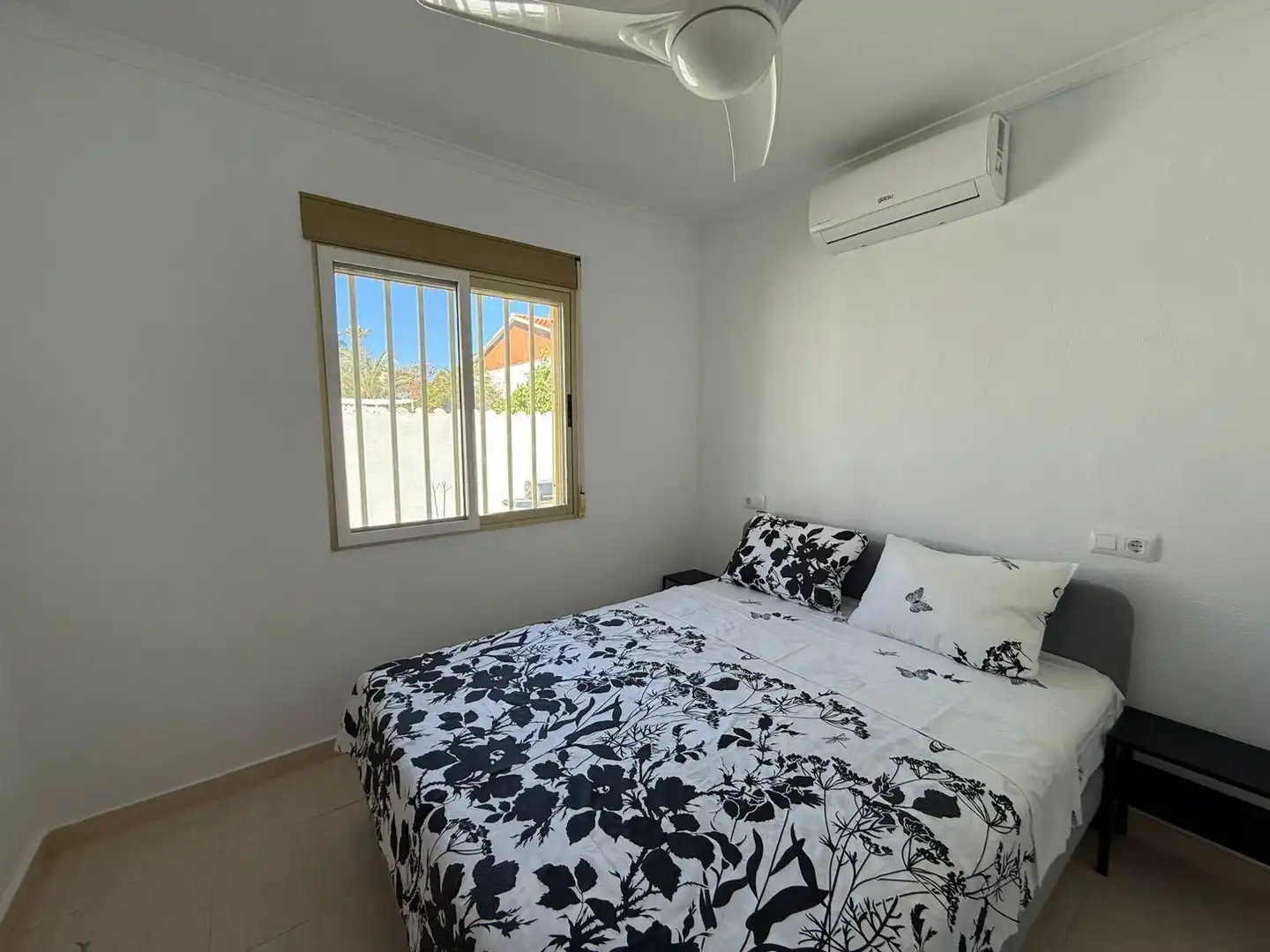 Habitación de Casa o chalet de alquiler en Orihuela con Aire acondicionado, Calefacción y Jardín privado