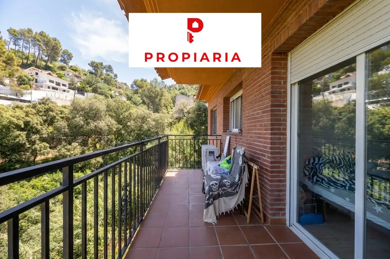Vista exterior de Casa o xalet en venda en Cervelló amb Aire condicionat, Jardí privat i Terrassa