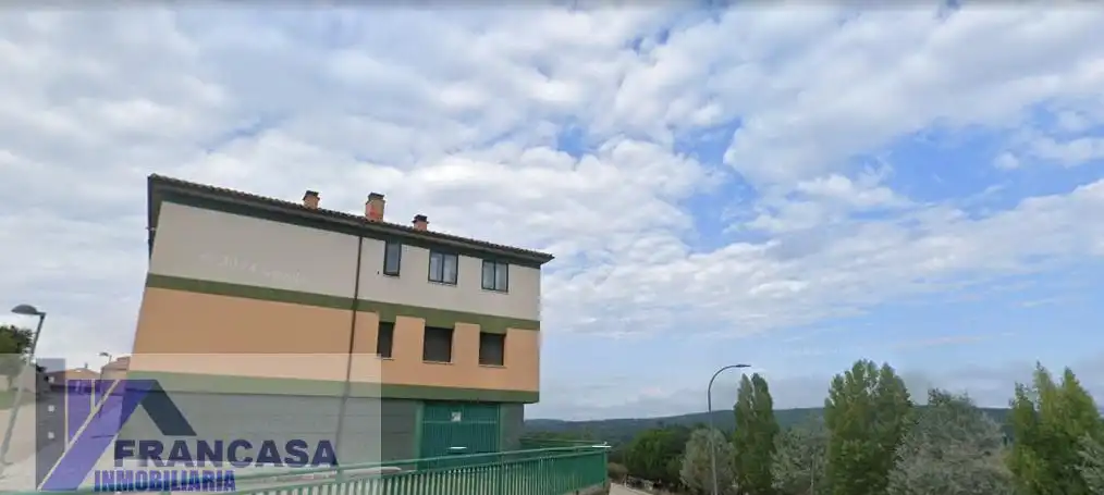 Vista exterior de Piso en venta en Abejar