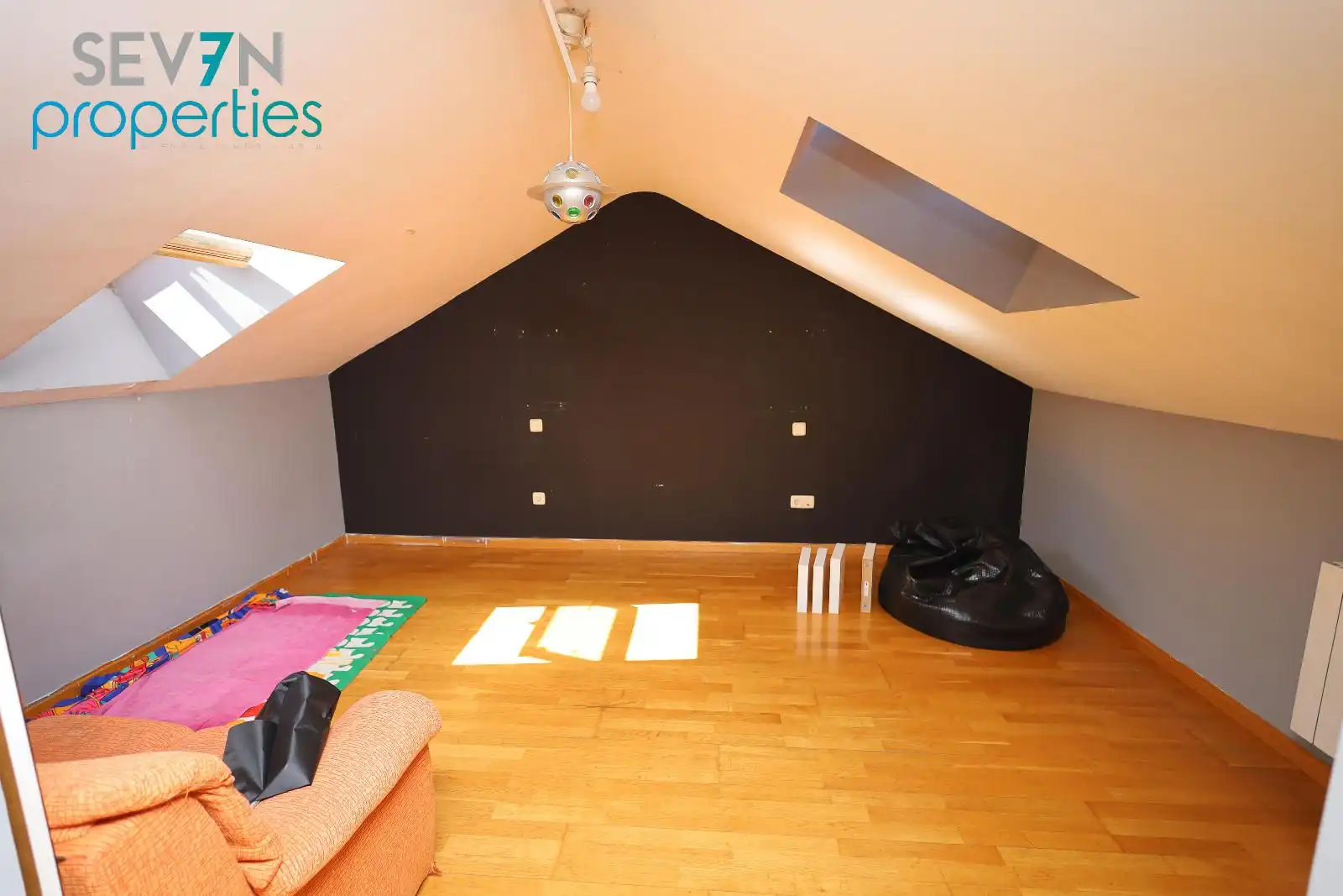 Habitación de Casa adosada en venta en Yuncos con Calefacción, Jardín privado y Parquet