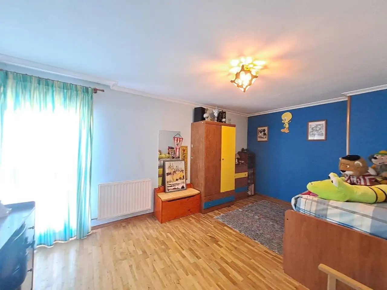 Dormitori de Casa o xalet en venda en Burgos amb Calefacció, Jardí privat i Parquet