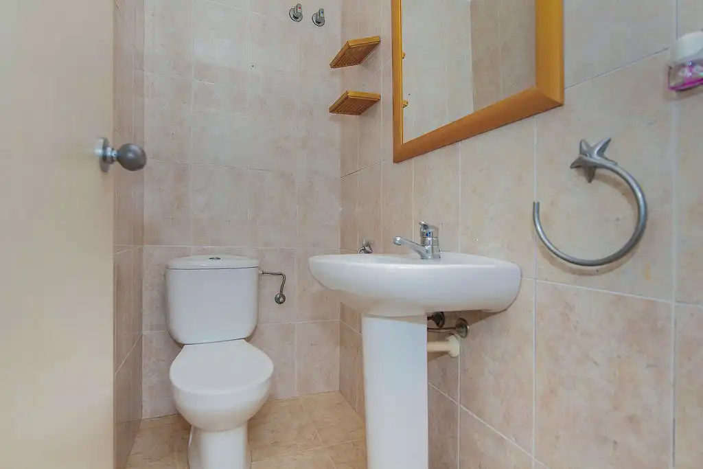 Bathroom of Flat for sale in Cornellà de Llobregat