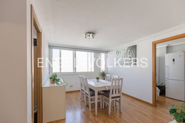 Piso en Venta en Calle de Baracaldo en Valdeacederas