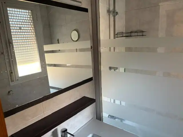 Bany de Casa o xalet en venda en Moraleja de Enmedio amb Aire condicionat, Jardí privat i Terrassa