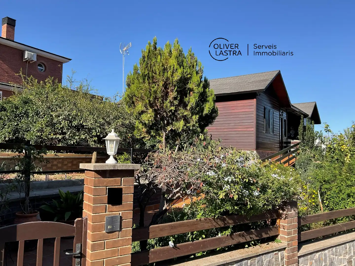 Vista exterior de Casa o chalet en venta en Sant Andreu de la Barca con Aire acondicionado, Calefacción y Jardín privado