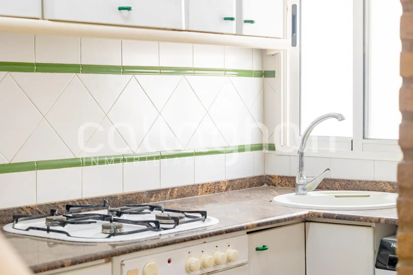 Küche von Wohnung zur Miete in Valencia mit Klimaanlage, Abstellraum und Möbliert