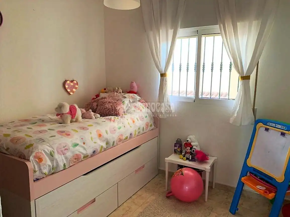 Bedroom of Flat for sale in Fuengirola