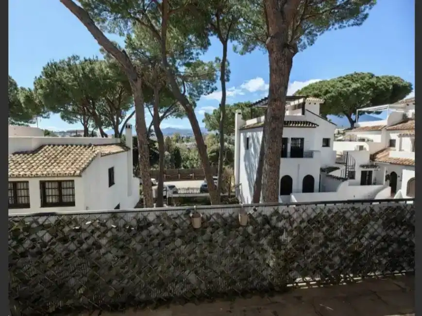 Vista exterior de Piso en venta en Marbella con Aire acondicionado, Piscina y Balcón