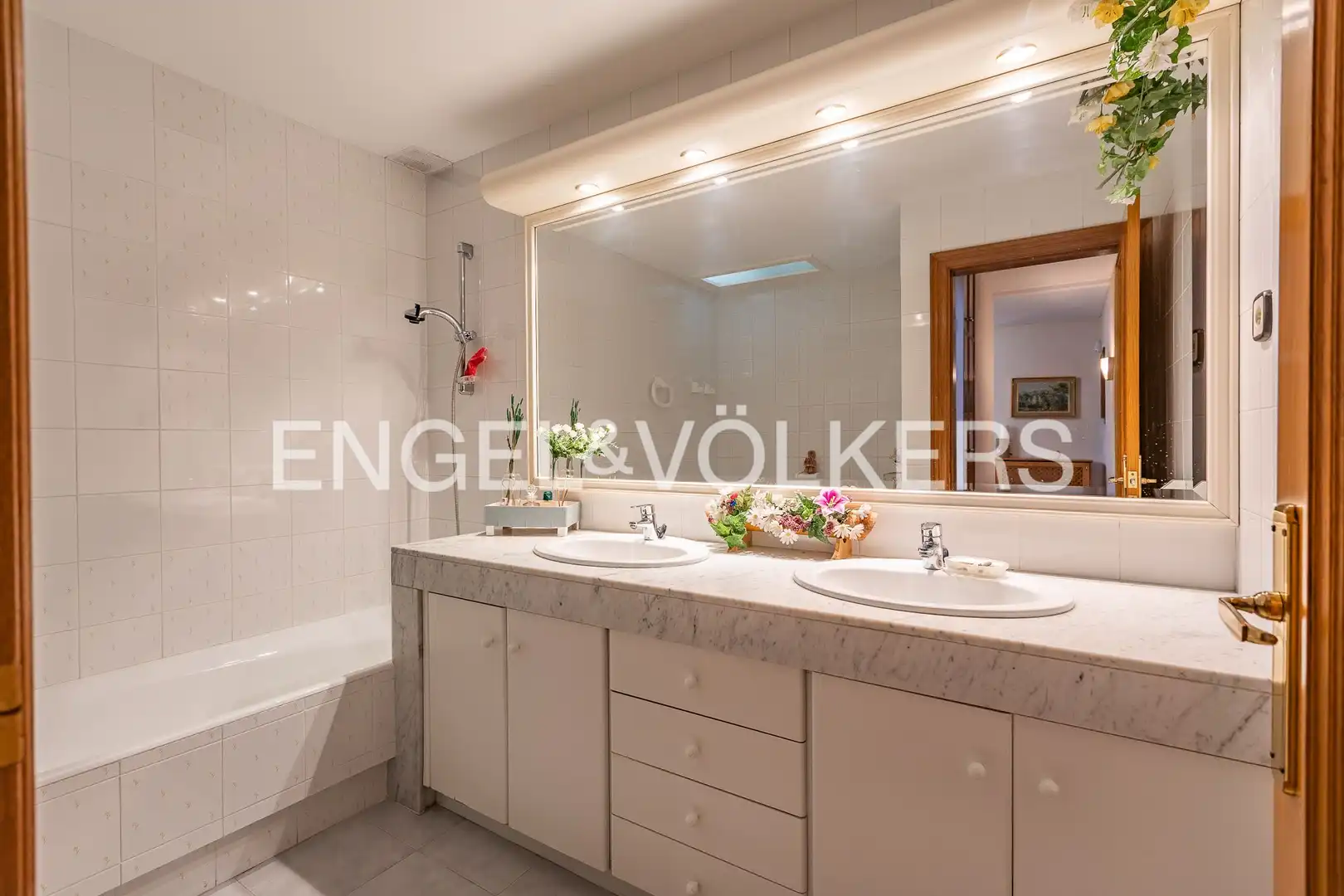 Bathroom of Houses for sale in Terrassa  with Air Conditioner, Heating and Private garden