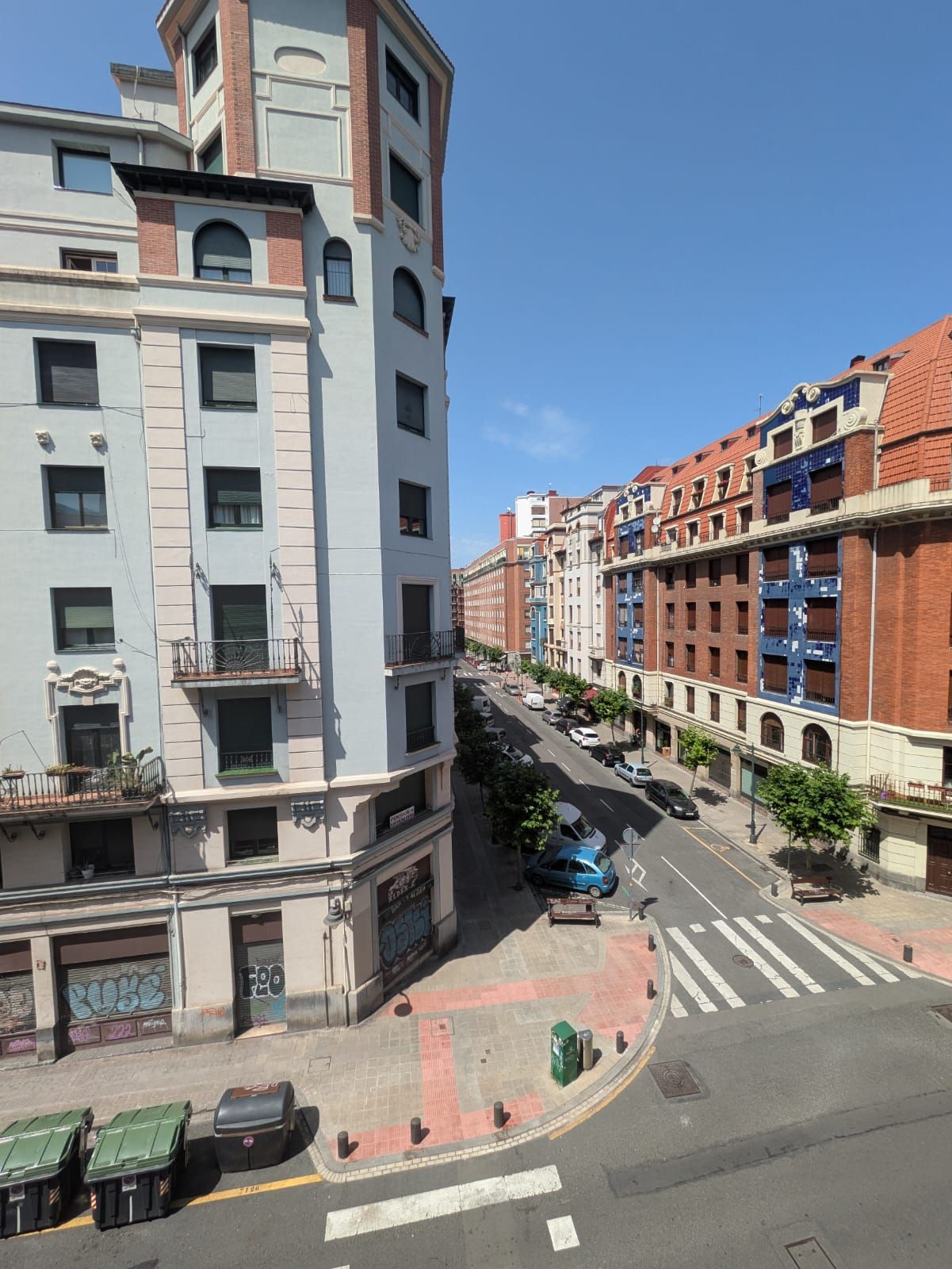 Vista exterior de Pis en venda en Bilbao  amb Calefacció