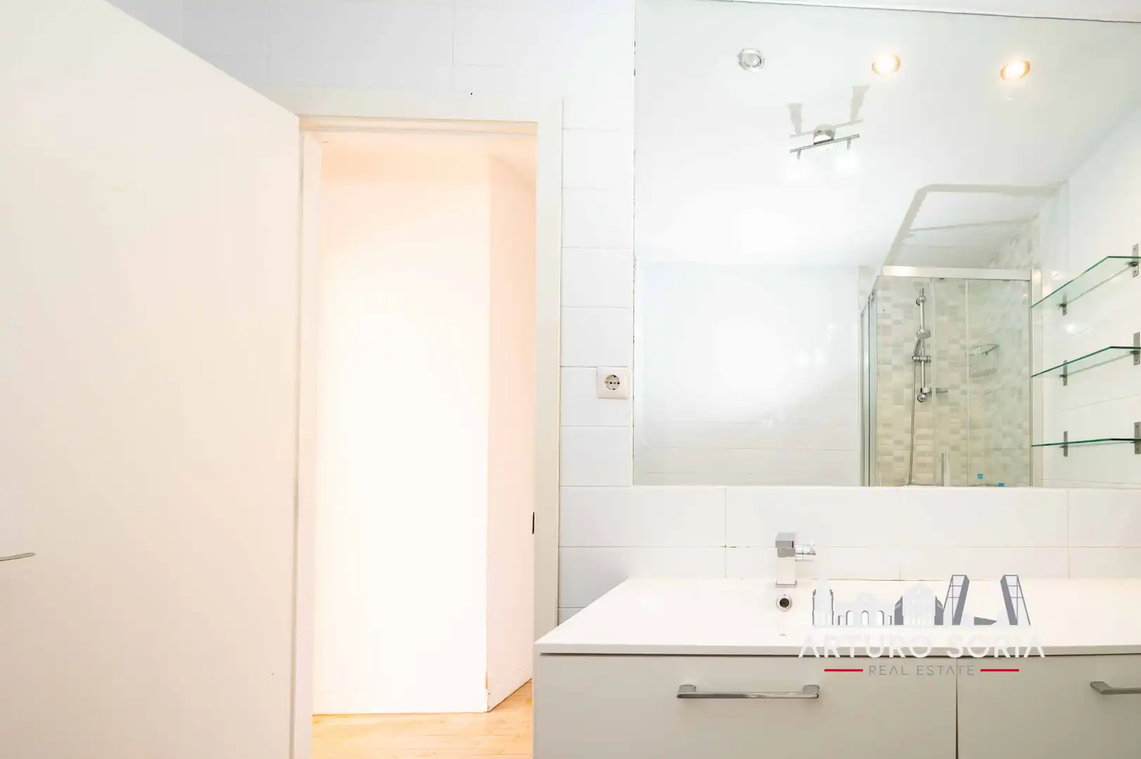 Bany de Dúplex en venda en Madrid amb Piscina comunitària
