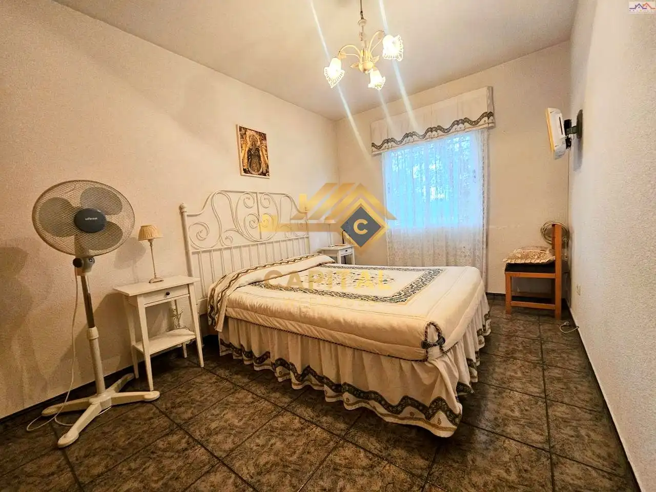 Dormitori de Casa o xalet en venda en Villa del Prado amb Traster i Piscina