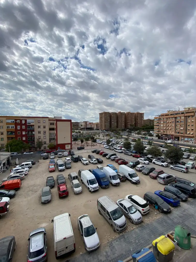 Aparcament de Apartament per a compartir en Valencia amb Aire condicionat, Moblat i Forn