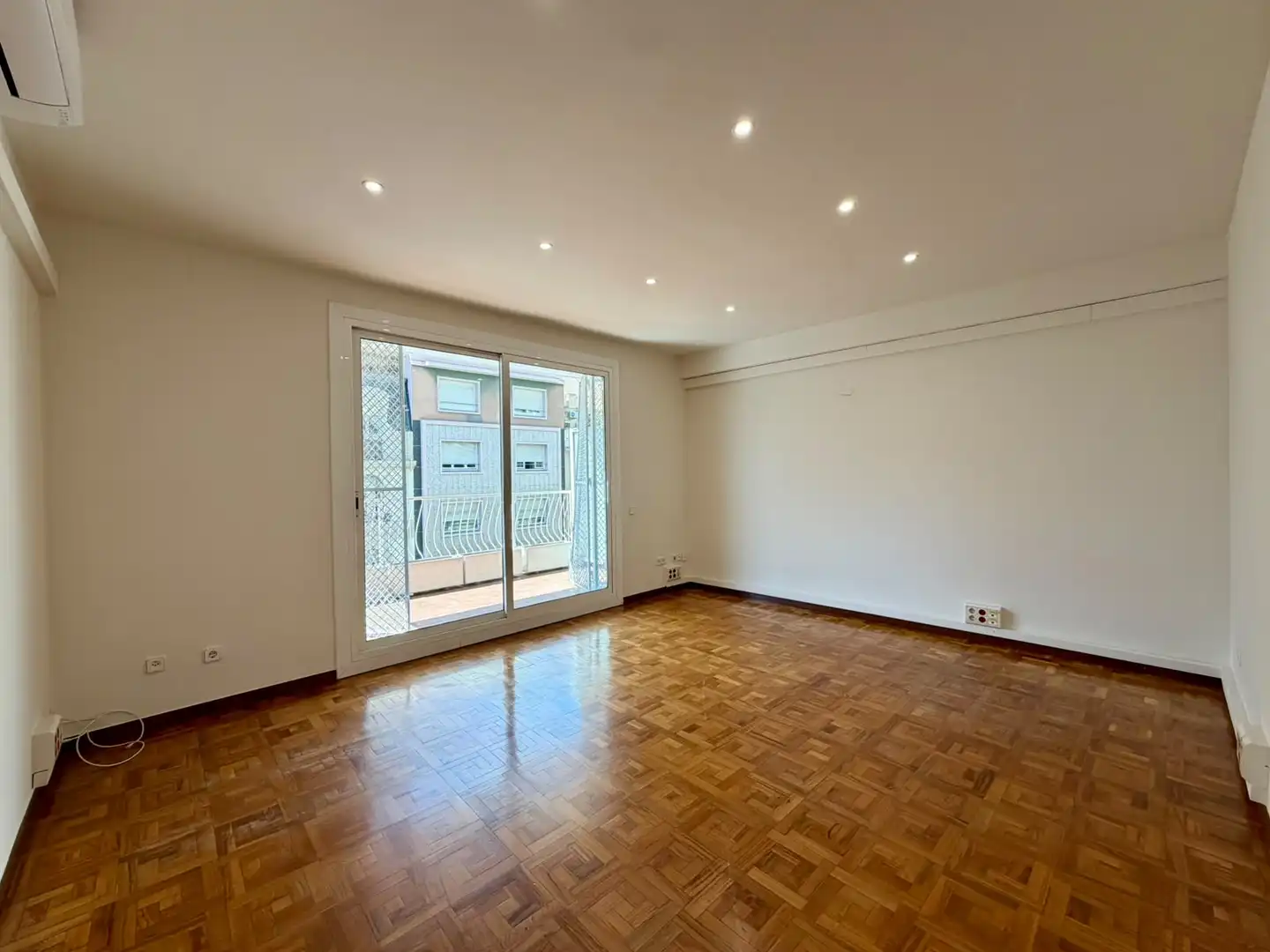 Office space with lift to rent in Carrer de Balmes 181