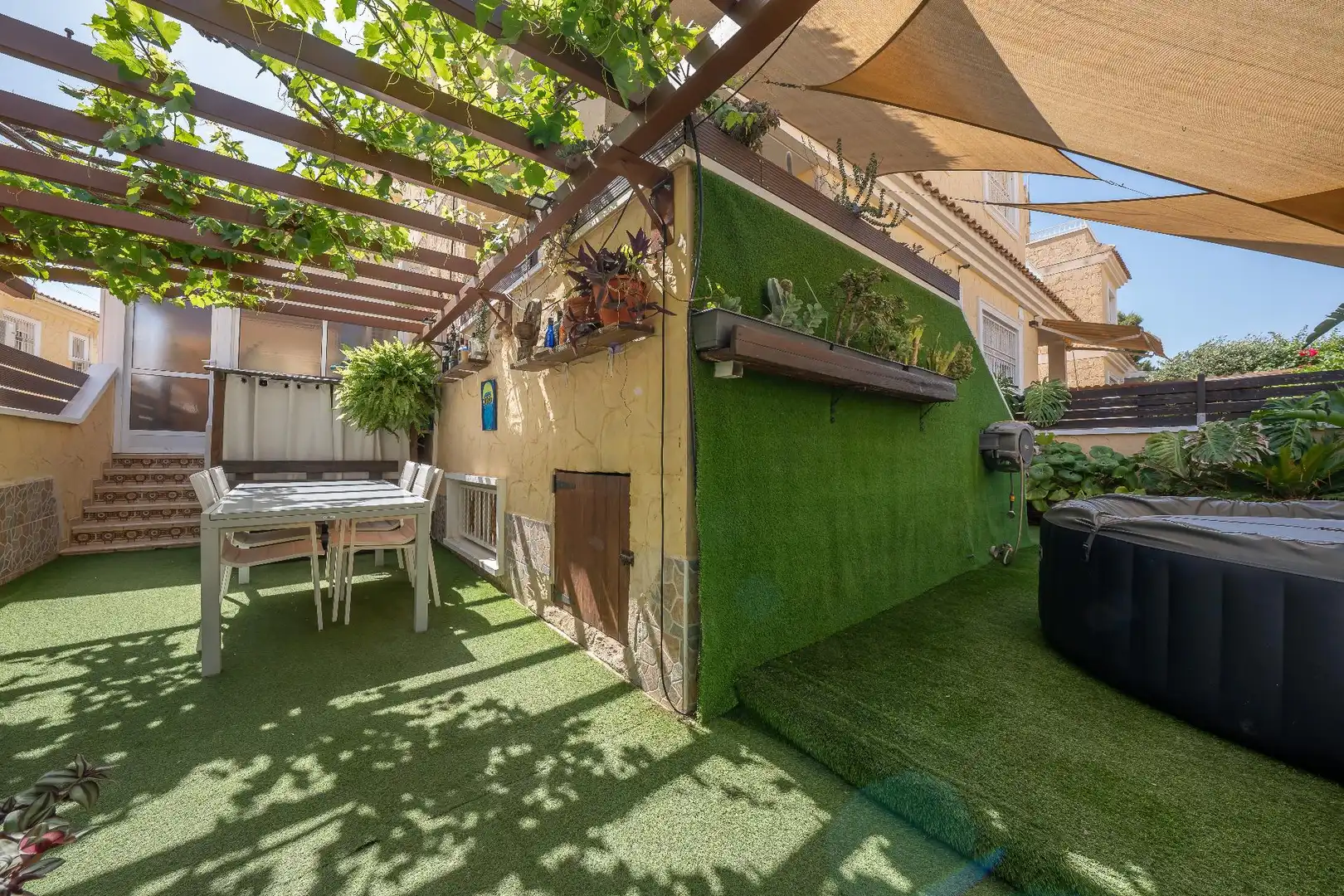 Terrassa de Casa adosada en venda en Torrevieja amb Piscina comunitària