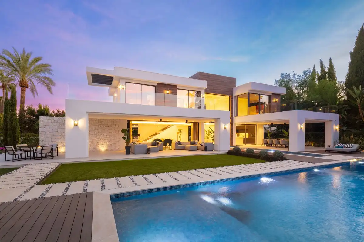 Chalet con piscina en venta en Nueva Andalucía