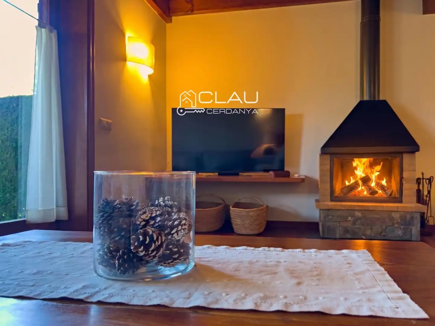 Wohnzimmer von Einfamilien-Reihenhaus zur Miete in Palau - de - Cerdagne mit Heizung, Privatgarten und Parkett