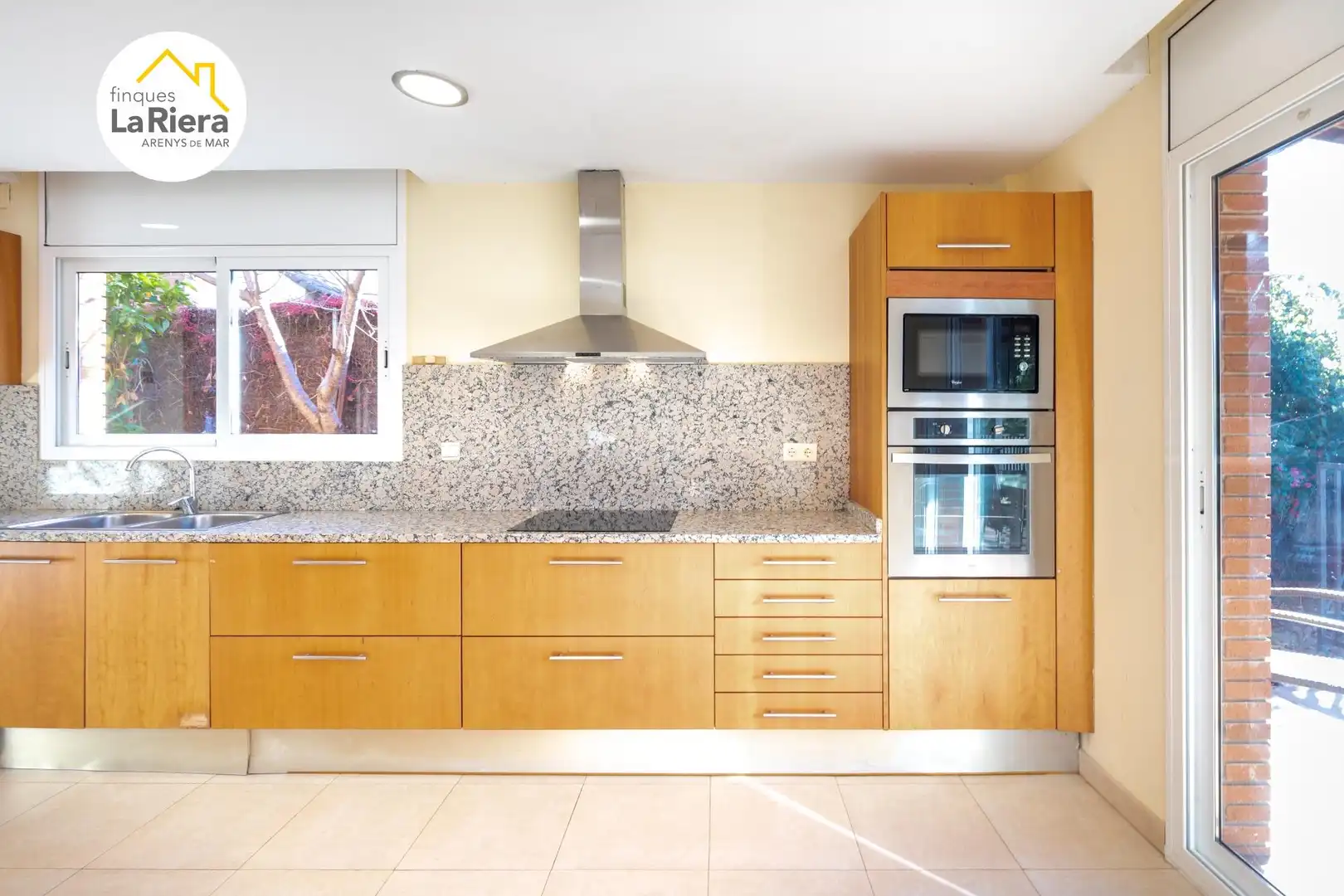 Cocina de Casa o chalet en venta en Arenys de Mar con Aire acondicionado, Calefacción y Jardín privado