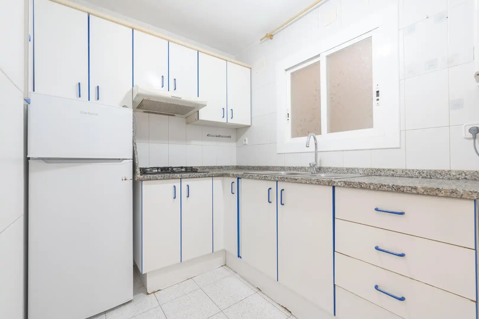 Kitchen of Flat for sale in Vilanova i la Geltrú  with Heating, Furnished and Balcony