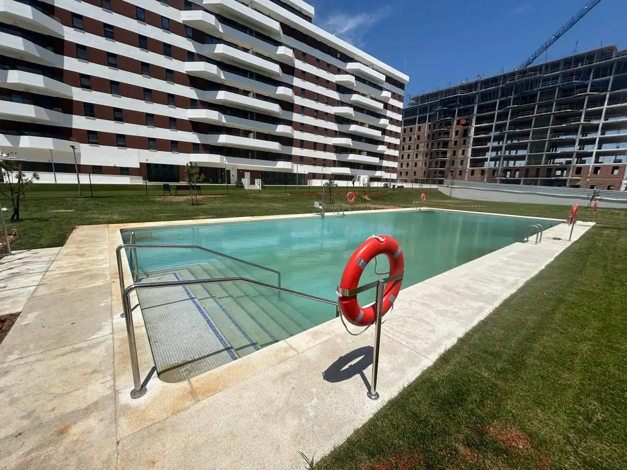 Piscina de Pis de lloguer en Dos Hermanas amb Aire condicionat, Terrassa i Piscina comunitària