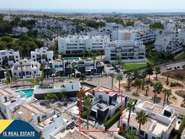 Chalet con piscina en venta en Orihuela Costa