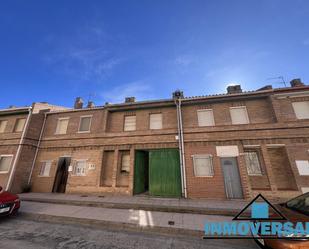 Vista exterior de Casa o xalet en venda en Mequinenza amb Terrassa