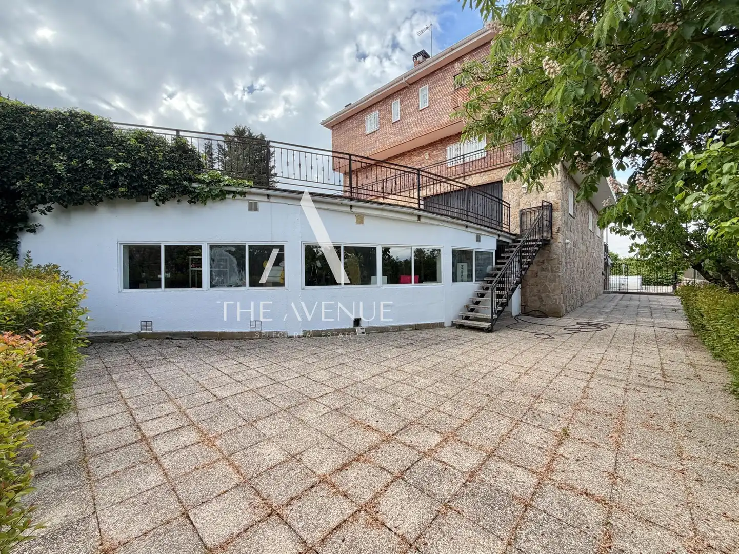 Exterior view of Houses for sale in Colmenarejo