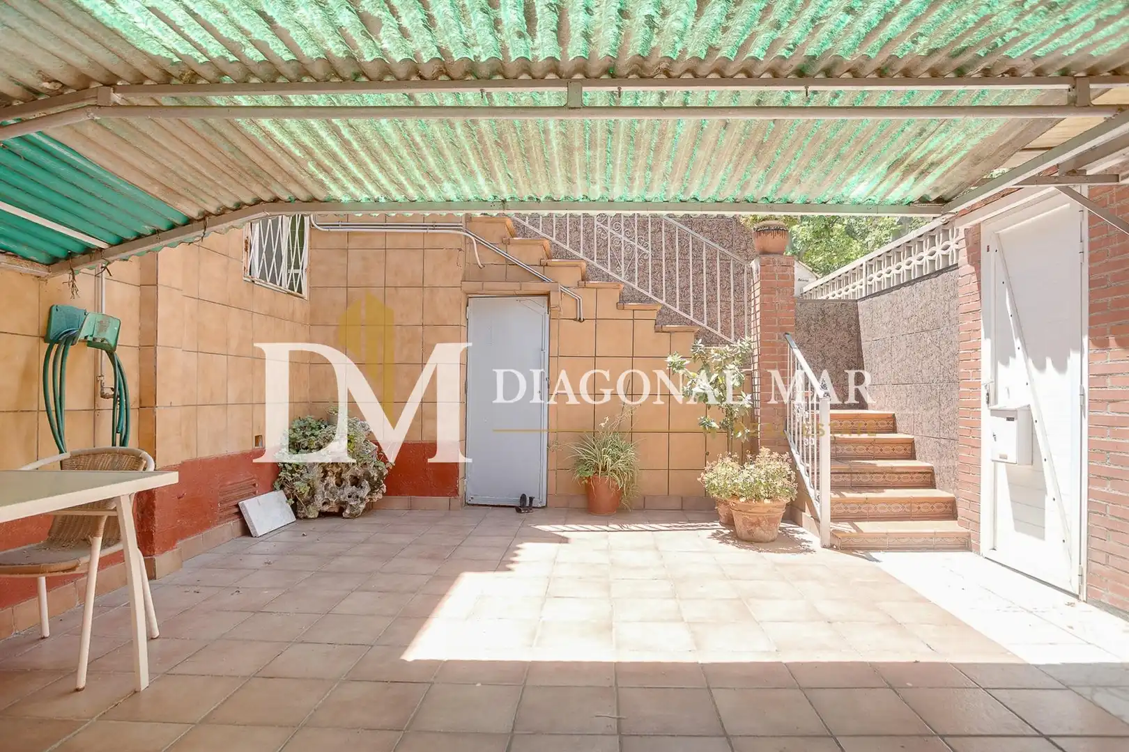 Terrasse von Einfamilien-Reihenhaus zum Verkauf in Barcelona mit Terrasse