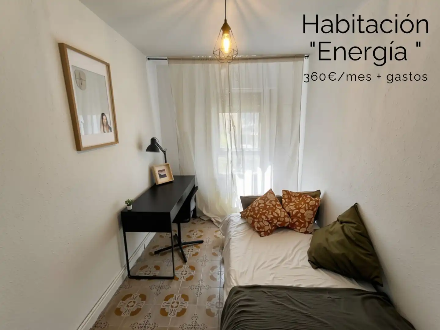 Bedroom of Flat for share in Guadalajara  with Heating, Parquet flooring and Furnished