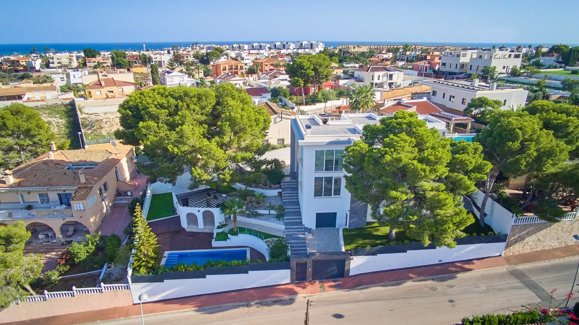 Chalet con piscina en venta en Los Balcones - Los Altos, imagen 29