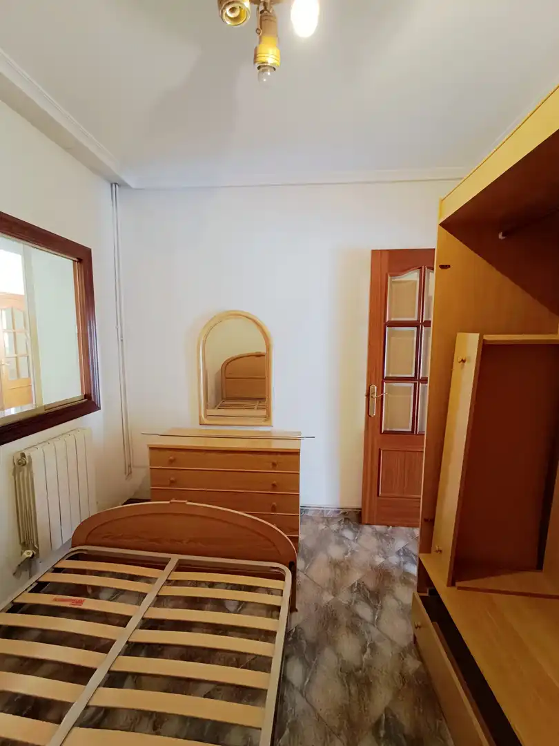 Dormitori de Casa o xalet en venda en Barruelo de Santullán amb Calefacció, Parquet i Terrassa