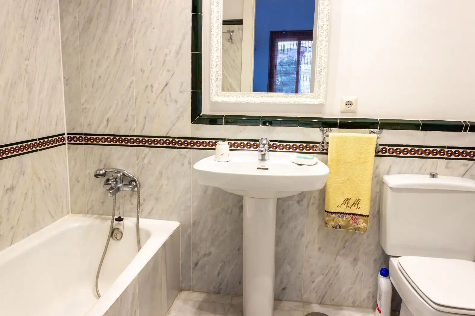 Bany de Casa adosada en venda en Marbella amb Aire condicionat, Jardí privat i Moblat