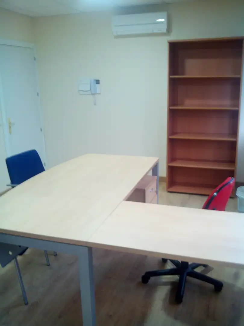 Büro zum Verkauf in Toledo mit Klimaanlage, Heizung und Abstellraum