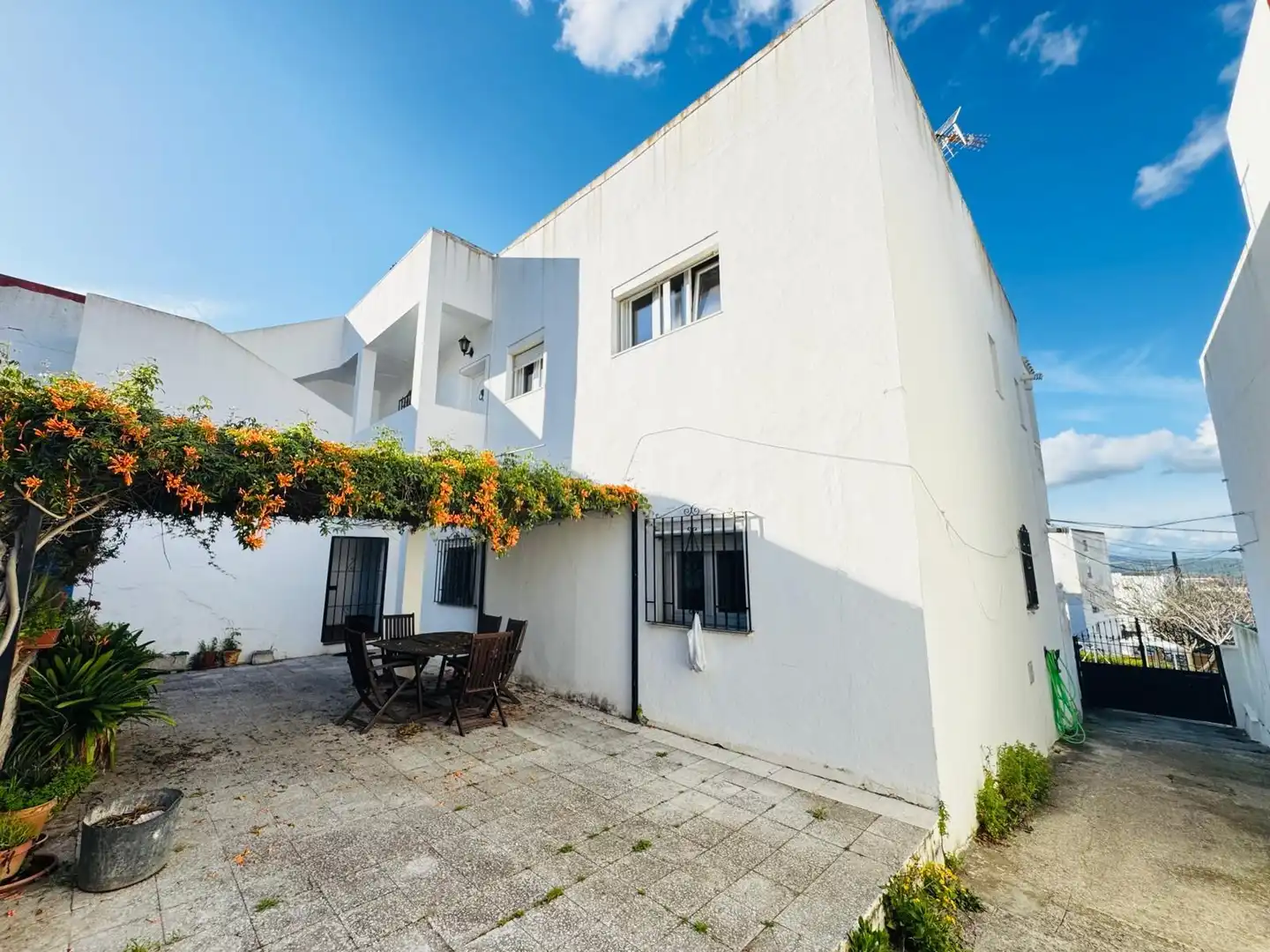 Exterior view of Houses for sale in Algeciras  with Storage room