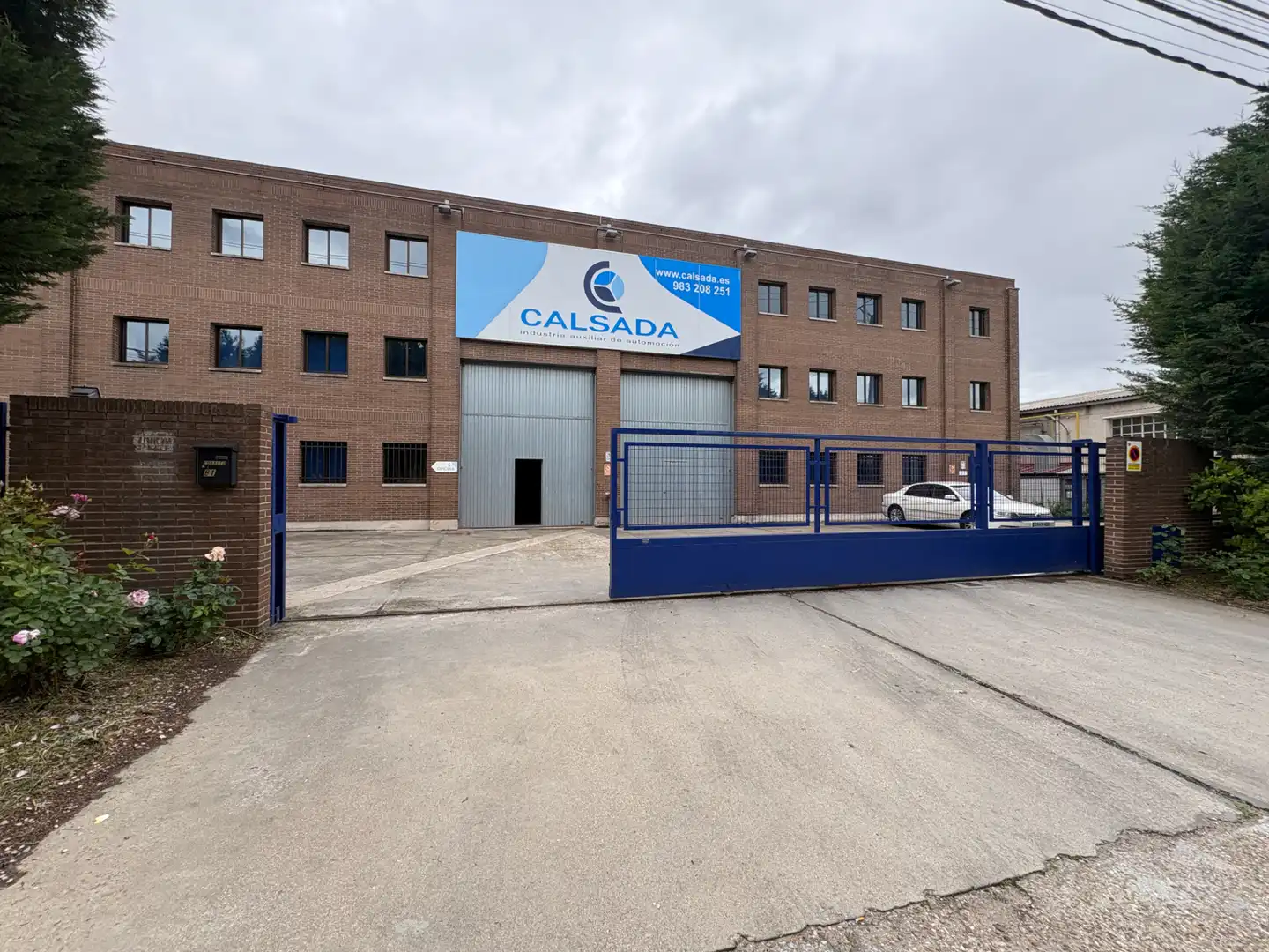 Vista exterior de Nau industrial de lloguer en Valladolid amb Alarma