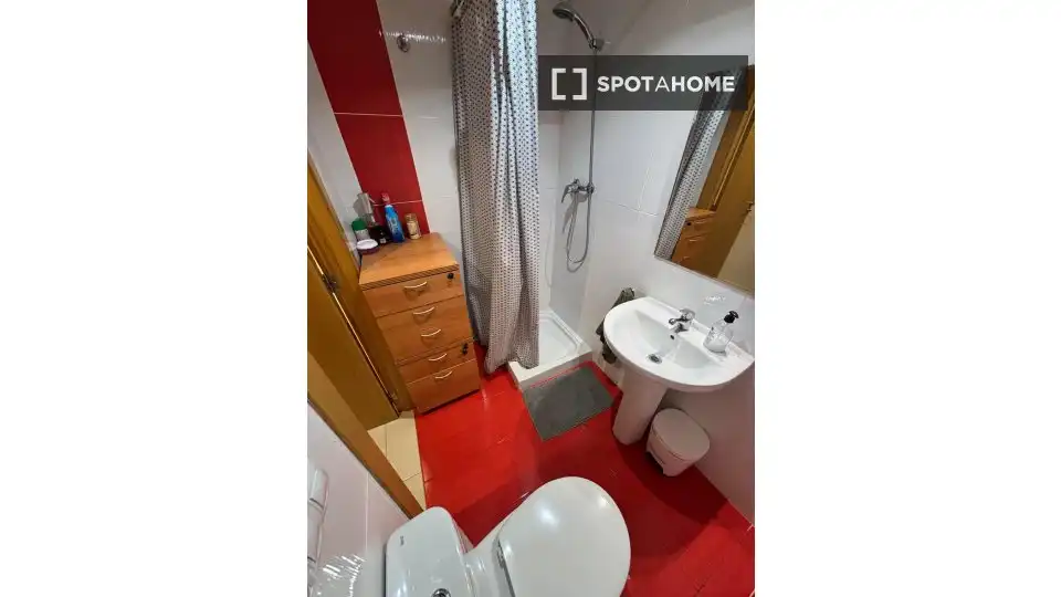 Bathroom of Flat for share in Benaguasil  with Air Conditioner, Heating and Furnished