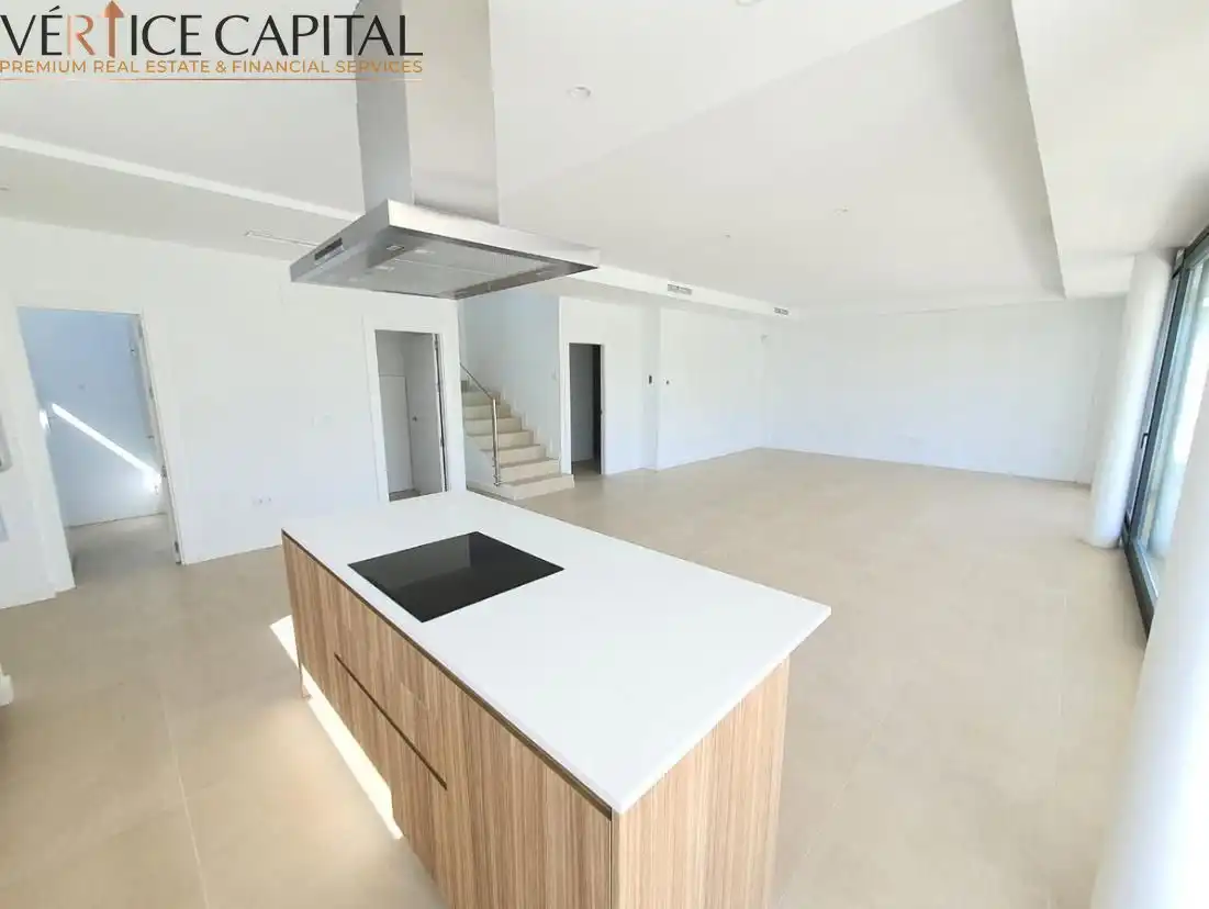 Cuina de Casa o xalet en venda en Manilva amb Aire condicionat, Jardí privat i Terrassa