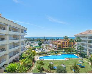 Jardí de Apartament de lloguer en Marbella amb Terrassa i Piscina