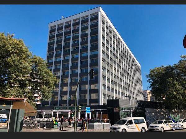 Garaje en Alquiler en Avenida San Francisco Javier, 9 en La Buhaira